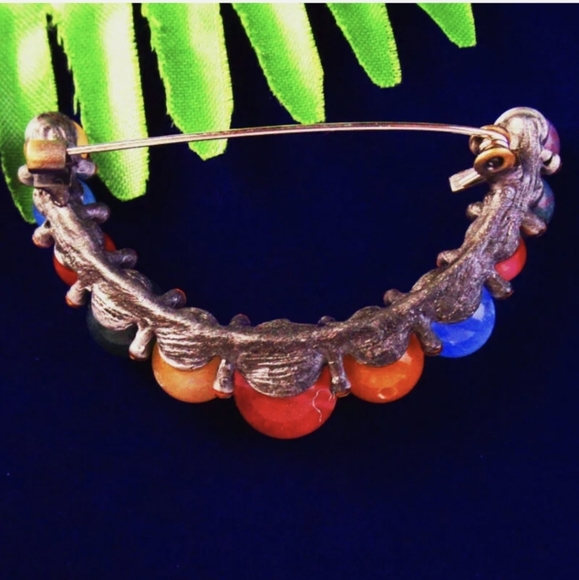 New Multi Colored Agate Crescent Moon Silver Pin Brooch. - Picture 2 of 4